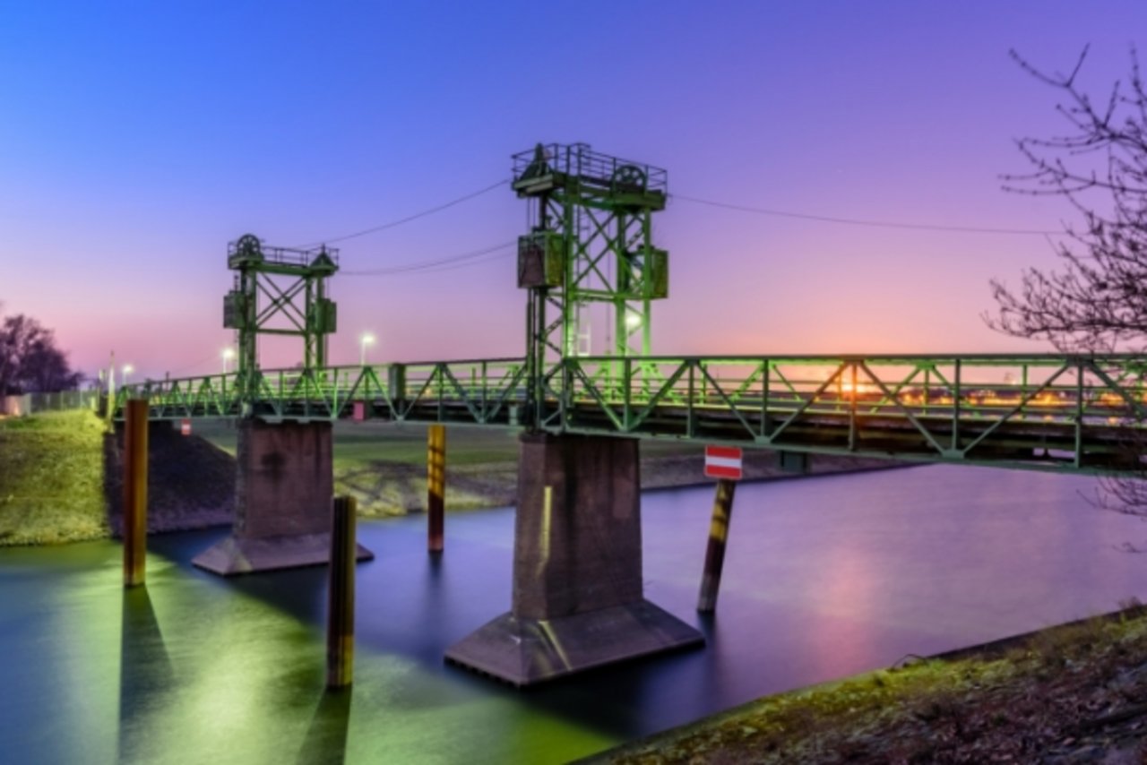 Eine Homberger Brücke im Dunkeln Eine Homberger Brücke im Dunkeln