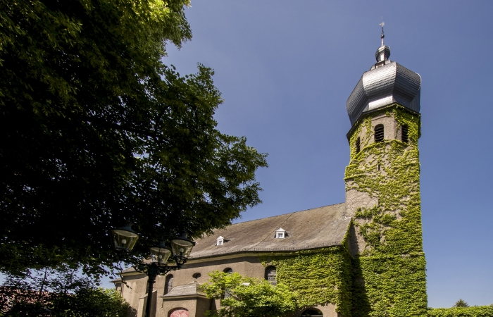 Bild einer Kirche in Rahm Bild einer Kirche in Rahm